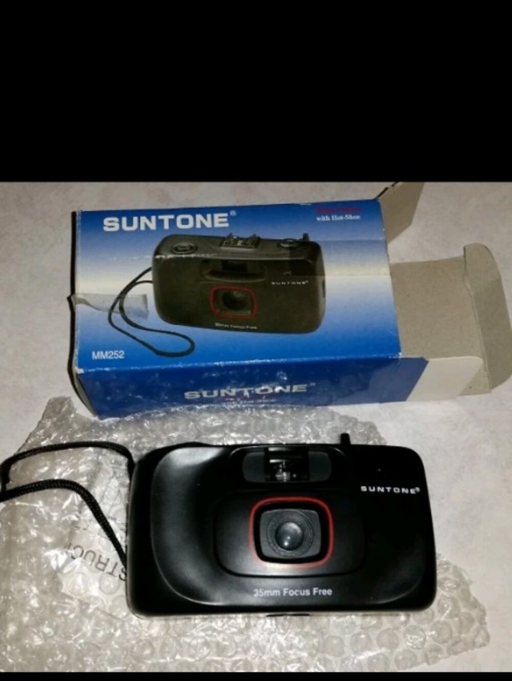 Suntone MM252 Focus Free 35mm Film Camera Black Point Shoot w/ Original Box Hot